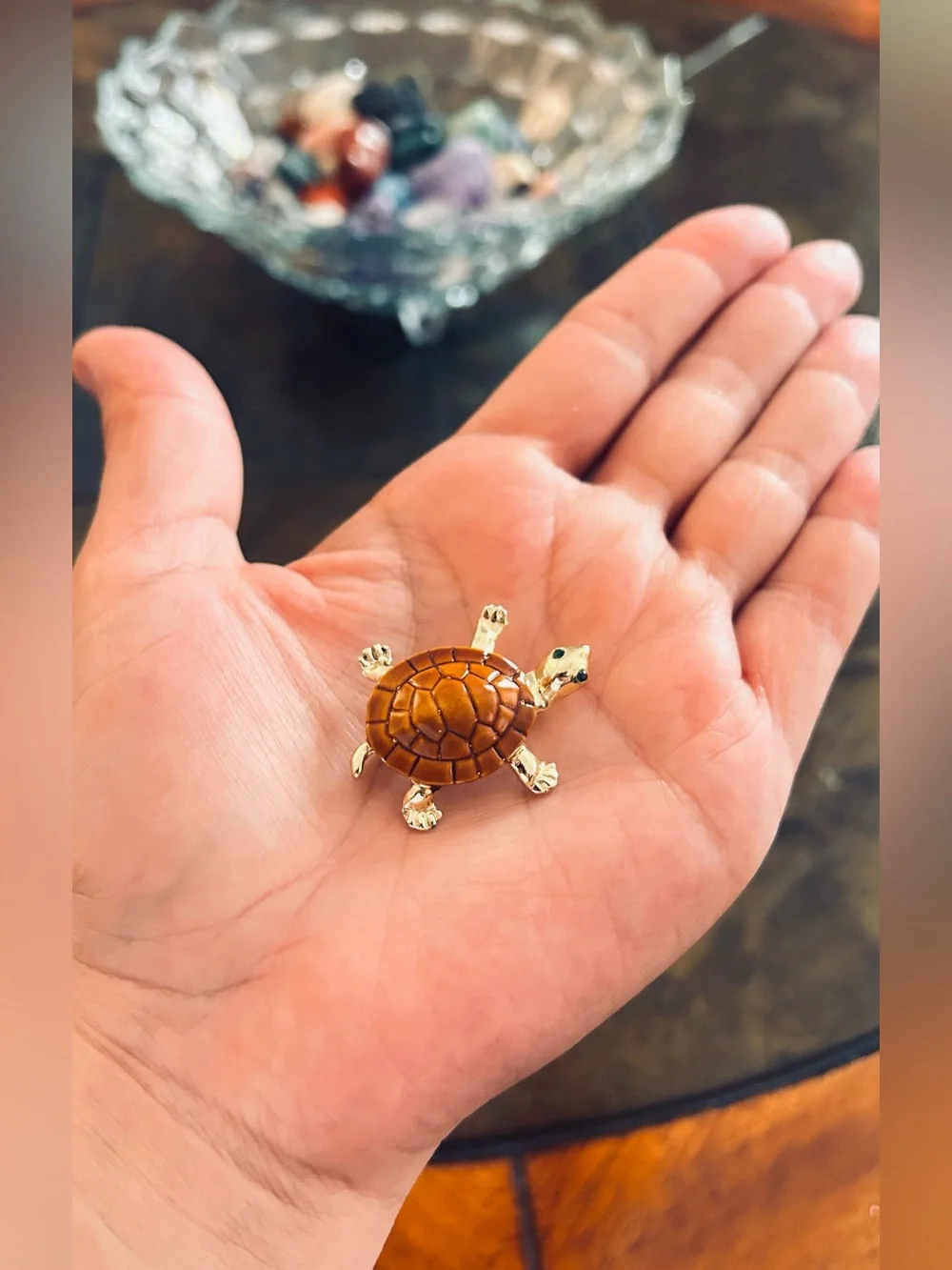 Vintage 70’s Gold Tone Brown Turtle 🐢 Brooch